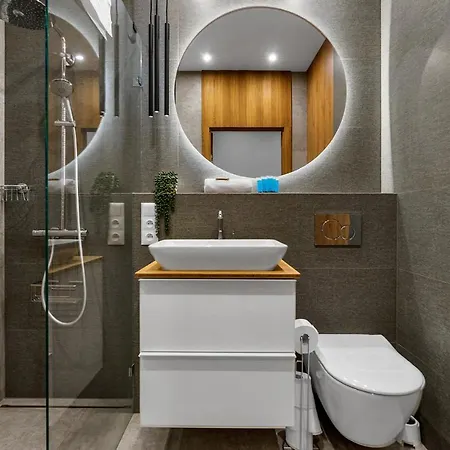 아파트 Lotnisko Chopina Modern By Bookinghost 바르샤바